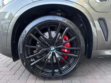 BMW X5 xDr45e M Sport PANO-SKY B&W AHK Massag Sitzkl