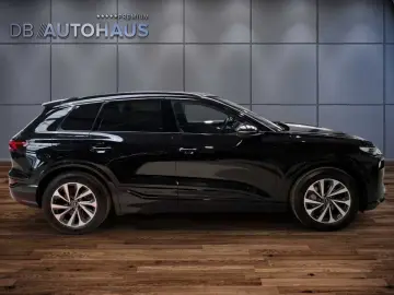 AUDI Q6 e-tron Tech