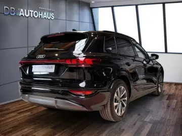 AUDI Q6 e-tron Tech