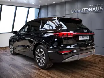 AUDI Q6 e-tron Tech