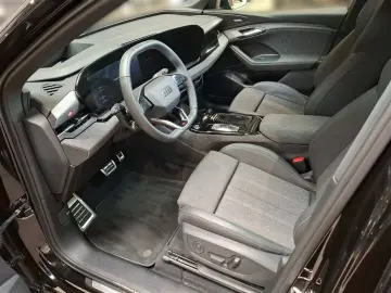 AUDI Q6 e-tron Tech