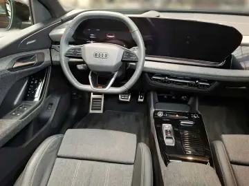 AUDI Q6 e-tron Tech