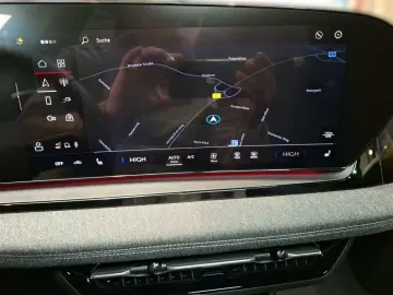 AUDI Q6 e-tron Tech