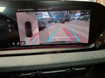 AUDI Q6 e-tron Tech