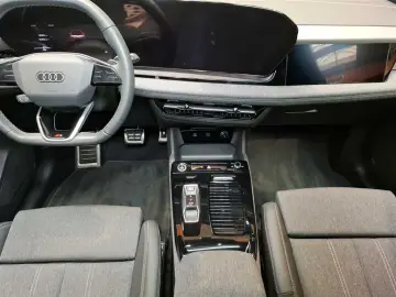 AUDI Q6 e-tron Tech