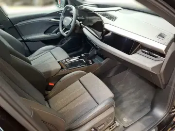 AUDI Q6 e-tron Tech