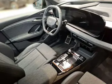 AUDI Q6 e-tron Tech