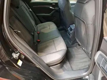 AUDI Q6 e-tron Tech