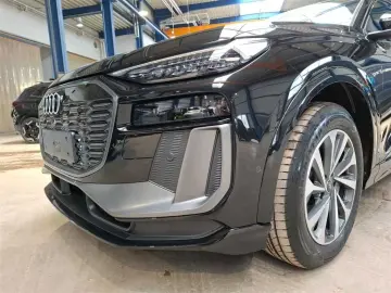 AUDI Q6 e-tron Tech