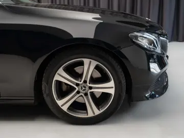 Mercedes-Benz E 200 COUPE