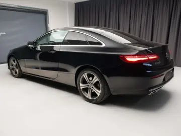 Mercedes-Benz E 200 COUPE