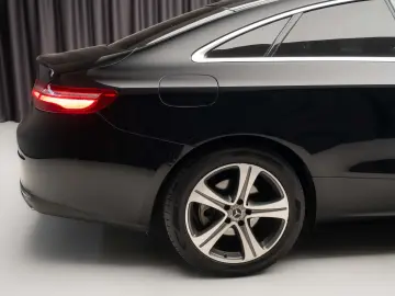 Mercedes-Benz E 200 COUPE