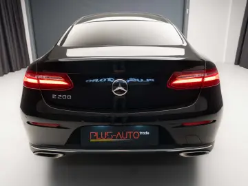 Mercedes-Benz E 200 COUPE