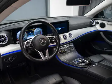 Mercedes-Benz E 200 COUPE