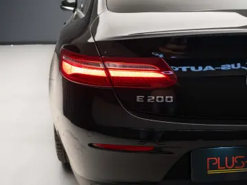Mercedes-Benz E 200 COUPE