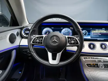 Mercedes-Benz E 200 COUPE