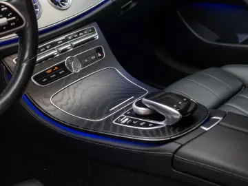 Mercedes-Benz E 200 COUPE