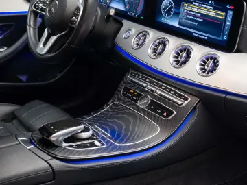 Mercedes-Benz E 200 COUPE
