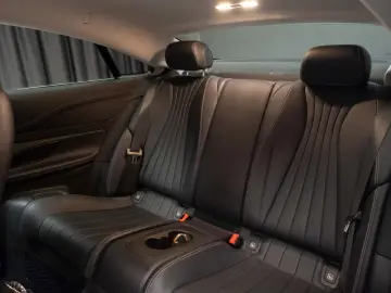 Mercedes-Benz E 200 COUPE