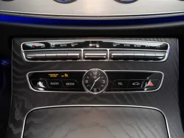 Mercedes-Benz E 200 COUPE