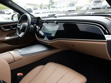 MERCEDES-BENZ E 220 d 4M AMG-Sport Super Pano Burm AHK Night