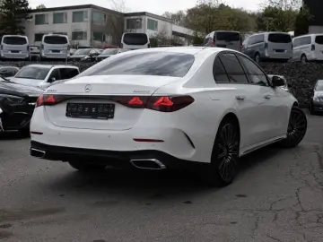 MERCEDES-BENZ E 220 d 4M AMG-Sport Super Pano Burm AHK Night