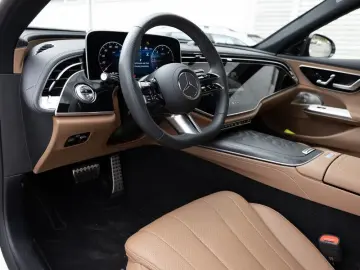 MERCEDES-BENZ E 220 d 4M AMG-Sport Super Pano Burm AHK Night