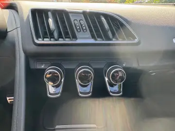 Audi R8 Spyder 5.2 FSI RWD performance