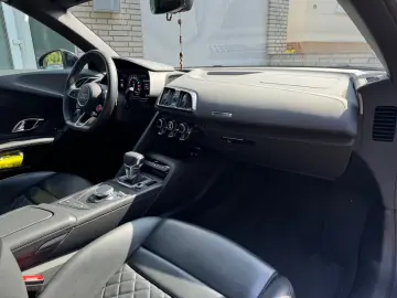 Audi R8 Spyder 5.2 FSI RWD performance