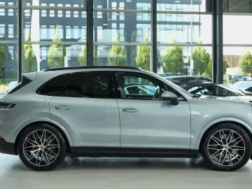 PORSCHE Cayenne E-Hybrid SPORT-CHRONO 14-WEGE BOSE PANO