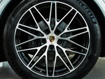 PORSCHE Cayenne E-Hybrid SPORT-CHRONO 14-WEGE BOSE PANO