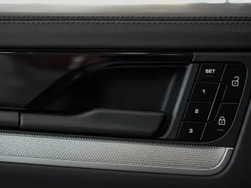 PORSCHE Cayenne E-Hybrid SPORT-CHRONO 14-WEGE BOSE PANO