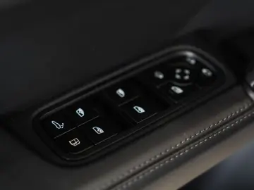 PORSCHE Cayenne E-Hybrid SPORT-CHRONO 14-WEGE BOSE PANO
