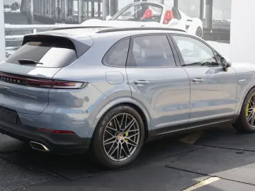 PORSCHE Cayenne E-Hybrid Luft AHK BOSE 4 Zonen Head Up