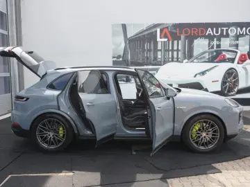 PORSCHE Cayenne E-Hybrid Luft AHK BOSE 4 Zonen Head Up