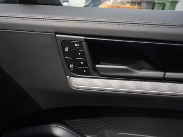 PORSCHE Cayenne E-Hybrid Luft AHK BOSE 4 Zonen Head Up