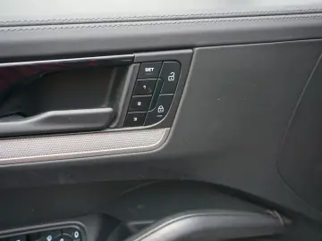 PORSCHE Cayenne E-Hybrid Luft AHK BOSE 4 Zonen Head Up