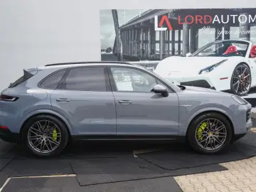 PORSCHE Cayenne E-Hybrid Luft AHK BOSE 4 Zonen Head Up
