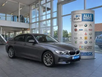 BMW 320 i Sport Line AUT LED NAVI HIFI SHZ PDC TEMPO