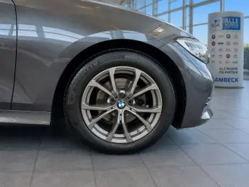 BMW 320 i Sport Line AUT LED NAVI HIFI SHZ PDC TEMPO