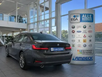 BMW 320 i Sport Line AUT LED NAVI HIFI SHZ PDC TEMPO