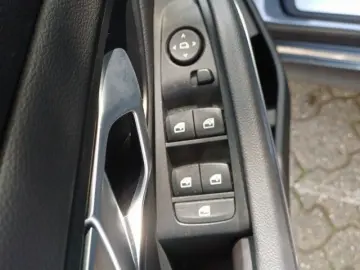 BMW 320 i Sport Line AUT LED NAVI HIFI SHZ PDC TEMPO