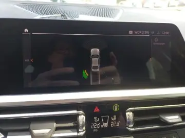 BMW 320 i Sport Line AUT LED NAVI HIFI SHZ PDC TEMPO