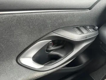 TOYOTA Yaris Hybrid 1.5 Team D