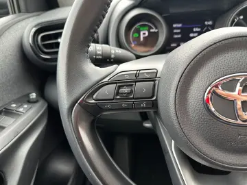 TOYOTA Yaris Hybrid 1.5 Team D