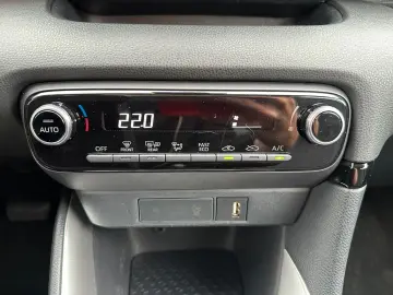 TOYOTA Yaris Hybrid 1.5 Team D