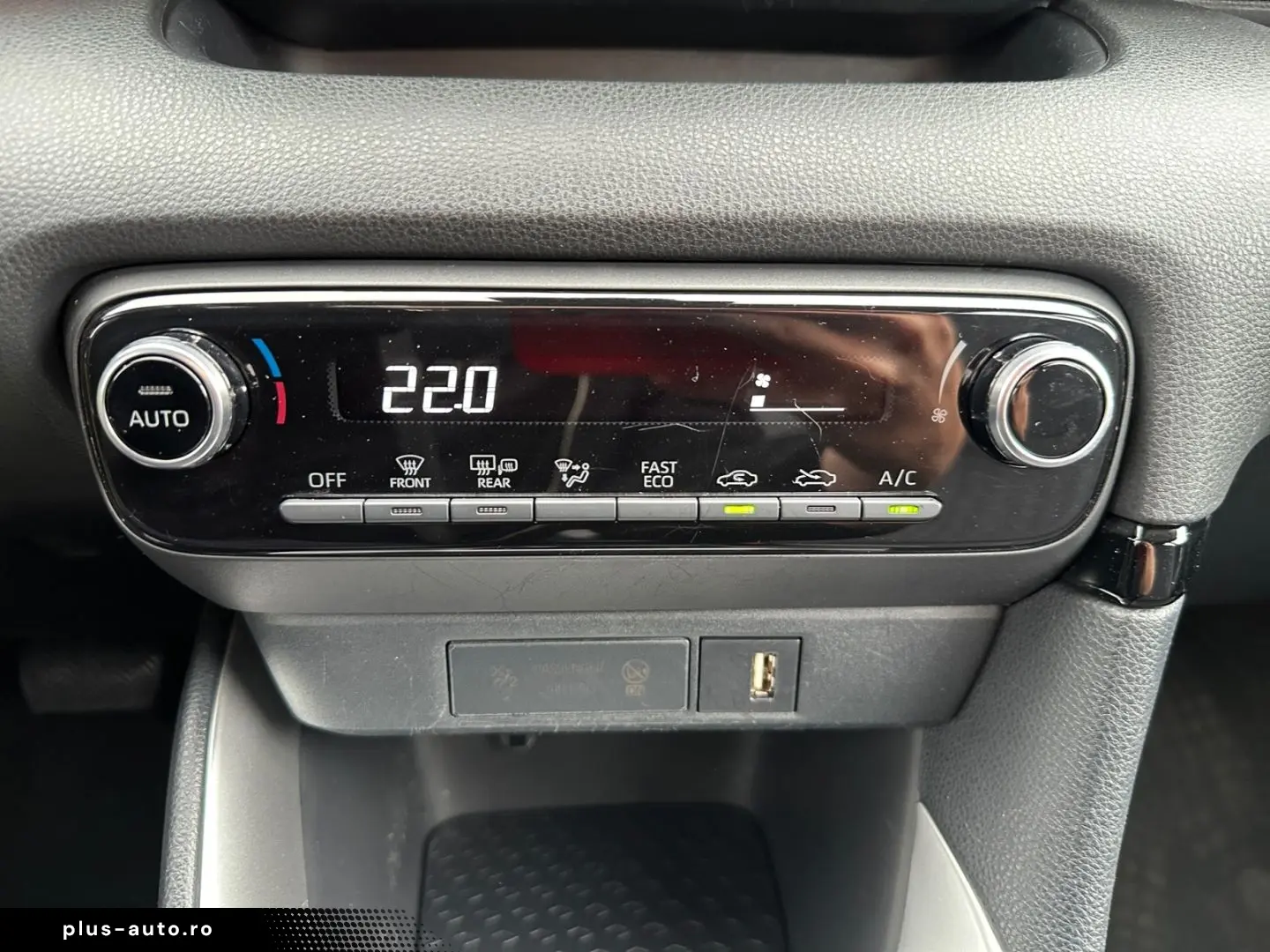 TOYOTA Yaris Hybrid 1.5 Team D