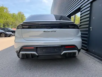 Porsche Macan Electric GTS SPORTSIGN-HAL-MEGAVOL