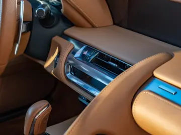 Lexus LC 500 Luxury   Mark Levinson HUD