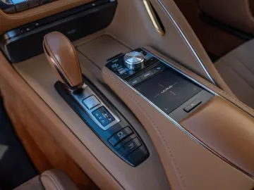Lexus LC 500 Luxury   Mark Levinson HUD